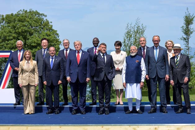 G7 Summit - Family Photograph - Evian (From L) European Council President Antonio Costa, Italy s Prime Minister Giorgia Meloni, South Korea s President Lee Jae-myung, Egypt s President Abdel Fattah El-Sisi, Britain s Prime Minister Keir Starmer, US President Donald Trump, Kenya s President William Ruto, France s President Emmanuel Macron, Japan s Prime Minister Sanae Takaichi, India s Prime Minister Narendra Modi, Canada s Prime Minister Mark Carney, Germany s Chancellor Friedrich Merz, European Commission President Ursula von der Leyen and Brazilian politician Luiz Inacio Lula Da Silva pose for a family photograph during the G7 summit, in Evian, eastern France, on June 16, 2026. A G7 summit is set to take place June 15 to 17 in the French  Copyright: xAbdxRabboxAmmar ABACAx