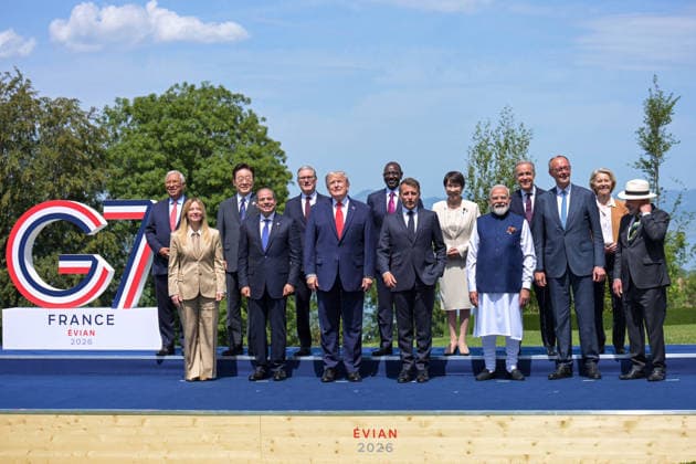 G7 Summit - Family Photograph - Evian (From L) European Council President Antonio Costa, Italy s Prime Minister Giorgia Meloni, South Korea s President Lee Jae-myung, Egypt s President Abdel Fattah El-Sisi, Britain s Prime Minister Keir Starmer, US President Donald Trump, Kenya s President William Ruto, France s President Emmanuel Macron, Japan s Prime Minister Sanae Takaichi, India s Prime Minister Narendra Modi, Canada s Prime Minister Mark Carney, Germany s Chancellor Friedrich Merz, European Commission President Ursula von der Leyen and Brazilian politician Luiz Inacio Lula Da Silva pose for a family photograph during the G7 summit, in Evian, eastern France, on June 16, 2026. A G7 summit is set to take place June 15 to 17 in the French  Copyright: xAbdxRabboxAmmar ABACAx