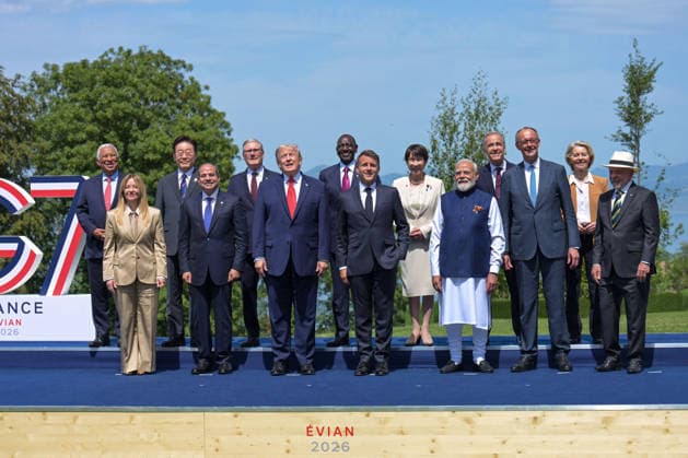 G7 Summit - Family Photograph - Evian (From L) European Council President Antonio Costa, Italy s Prime Minister Giorgia Meloni, South Korea s President Lee Jae-myung, Egypt s President Abdel Fattah El-Sisi, Britain s Prime Minister Keir Starmer, US President Donald Trump, Kenya s President William Ruto, France s President Emmanuel Macron, Japan s Prime Minister Sanae Takaichi, India s Prime Minister Narendra Modi, Canada s Prime Minister Mark Carney, Germany s Chancellor Friedrich Merz, European Commission President Ursula von der Leyen and Brazilian politician Luiz Inacio Lula Da Silva pose for a family photograph during the G7 summit, in Evian, eastern France, on June 16, 2026. A G7 summit is set to take place June 15 to 17 in the French  Copyright: xAbdxRabboxAmmar ABACAx