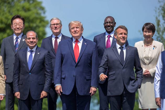 G7 Summit - Family Photograph - Evian (From L) South Korea s President Lee Jae-myung, Egypt s President Abdel Fattah El-Sisi, Britain s Prime Minister Keir Starmer, US President Donald Trump, Kenya s President William Ruto, France s President Emmanuel Macron, Japan s Prime Minister Sanae Takaichi pose for a family photograph during the G7 summit, in Evian, eastern France, on June 16, 2026. A G7 summit is set to take place June 15 to 17 in the French town of Evian-les-Bains near Switzerland and it will be attended by country leaders as well as the EU s foreign policy chief and ministers from Brazil, Canada, the United Arab Emirates and Turkey. Photo by Ammar Abd Rabbo ABACAPRESS.COM Evian-les-Bains France  Copyright: xAbdxRabboxAmmar ABACAx