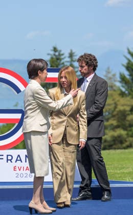 G7 Summit - Family Photograph - Evian Italy s Prime Minister Giorgia Meloni and Japan s Prime Minister Sanae Takaichi, after a family photograph during the G7 summit, in Evian, eastern France, on June 16, 2026. A G7 summit is set to take place June 15 to 17 in the French town of Evian-les-Bains near Switzerland and it will be attended by country leaders as well as the EU s foreign policy chief and ministers from Brazil, Canada, the United Arab Emirates and Turkey. Photo by Ammar Abd Rabbo ABACAPRESS.COM Evian-les-Bains France  Copyright: xAbdxRabboxAmmar ABACAx