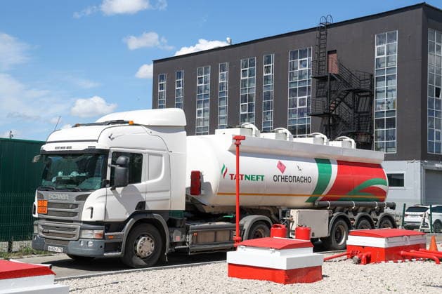 RUSSIA, KAZAN - JUNE 16, 2026: A petrol tanker at a Tatneft fuelling station. Starting 12 June 2026, Tatneft introduced temporary restrictions on fuel sales at all its petrol stations. Yegor Aleyev TASS  93898948