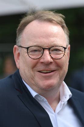 Torsten BURMESTER, Politiker, SPD, Oberbuergermeister der Stadt Koeln, Portraet, Porträt, Portrait, Angeschnittenes Einzelbild, Einzelmotiv, Spatenstich fuer den GOVSATCOM-Hub beim Deutschen Zentrum fuer Luft- und Raumfahrt DLR in Koeln, 16.06.2026. *** Torsten BURMESTER, politician, SPD, Mayor of Cologne, portrait, Portrait, Close-up, Single Image, Single Subject, Groundbreaking ceremony for the GOVSATCOM hub at the German Aerospace Center (DLR) in Cologne, June 16, 2026,detected_source_language