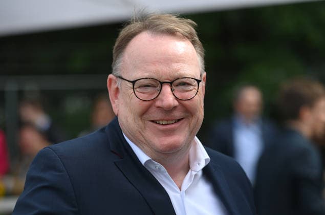 Torsten BURMESTER, Politiker, SPD, Oberbuergermeister der Stadt Koeln, Portraet, Porträt, Portrait, Angeschnittenes Einzelbild, Einzelmotiv, Spatenstich fuer den GOVSATCOM-Hub beim Deutschen Zentrum fuer Luft- und Raumfahrt DLR in Koeln, 16.06.2026. *** Torsten BURMESTER, politician, SPD, Mayor of Cologne, portrait, Portrait, Close-up, Single Image, Single Subject, Groundbreaking ceremony for the GOVSATCOM hub at the German Aerospace Center (DLR) in Cologne, June 16, 2026,detected_source_language