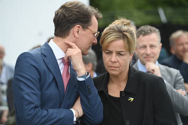 v.l. Hendrik WUEST, Wüst, CDU, Ministerpraesident des Landes Nordrhein-Westfalen, Mona NEUBAUR, Buendnis 90 die Gruenen, Ministerin fuer Wirtschaft, Industrie, Klimaschutz und Energie, stellv. Ministerpraesidentin des Landes Nordrhein-Westfalen, , Spatenstich fuer den GOVSATCOM-Hub beim Deutschen Zentrum fuer Luft- und Raumfahrt DLR in Koeln, 16.06.2026. *** From left
