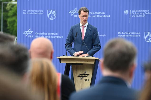 Hendrik WUEST, Wüst, CDU, Ministerpraesident des Landes Nordrhein-Westfalen, bei seiner Rede, Spatenstich fuer den GOVSATCOM-Hub beim Deutschen Zentrum fuer Luft- und Raumfahrt DLR in Koeln, 16.06.2026. *** Hendrik WUEST, Wüst, CDU, Minister-President of North Rhine-Westphalia, during his speech at the groundbreaking ceremony for the GOVSATCOM Hub at the German Aerospace Center (DLR) in Cologne, June 16, 2026,detected_source_language