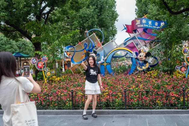 SHANGHAI, CHINA - JUNE 16: Visitors take photos in front of a floral display themed for the 10th anniversary on June 16, 2026 in Shanghai, China. Shanghai Disney Resort has received over 100 million visits since its opening.  Copyright: xVCGx 111648625097