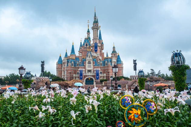 SHANGHAI, CHINA - JUNE 16: A general view shows the Disney castle at Shanghai Disney Resort on June 16, 2026 in Shanghai, China. The theme park is marking its 10th anniversary since opening, having received over 100 million visits cumulatively.  Copyright: xVCGx 111648625101