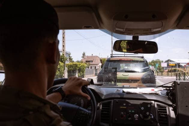 MILITARY FORCES DEPLOYED FOR THE G7 IN EVIAN AND THONON PHOTOPQR LE DAUPHINE Louise RAYMOND Évian-les-Bains June 16, 2026 Évian-les-Bains, Haute-Savoie, June 16, 2026 G7 Summit in Evian Around Lake Geneva, military personnel are helping to secure the G7 alongside the gendarmerie and the police. On the lake, the river combat section of the 19th RG from Besançon monitors the shores, the boat docks, and the crossings between France and Switzerland. In Thonon and neighboring areas, land patrols and surveillance of sensitive infrastructure ensure a continuous presence, thanks in particular to personnel from the 2nd RIMa from Le Mans. On duty day and night, they observe, report, and support domestic security forces. An update from Staff Sergeant  Copyright: xPHOTOPQR LExDAUPHINE MAXPPPxLouisexRAYMONDx 20260616JDL7374 20260616JDL7374