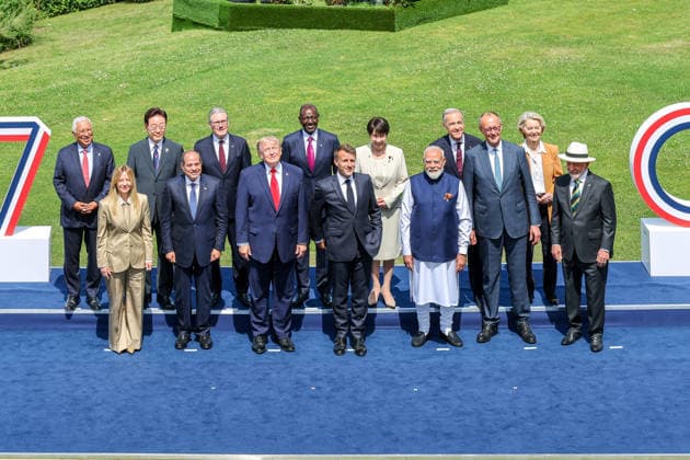 G7 Summit - Family Photo - Evian European Council President Antonio Costa, Italian Prime Minister Giorgia Meloni, South Korean President Lee Jae Myung, Egyptian President Abdel Fattah al-Sisi, Prime Minister Sir Keir Starmer, U.S. President Donald Trump, Kenyan President William Ruto, French President Emmanuel Macron, Japanese Prime Minister Sanae Takaichi, Indian Prime Minister Narendra Modi, Canadian Prime Minister Mark Carney, German Chancellor Friedrich Merz, European Commission President Ursula von der Leyen and Brazilian President Luiz Inacio Lula da Silva during a family photo at the G7 summit in Evian, France, on Tuesday June 16, 2026. Photo by Dominique Jacovides Pool ABACAPRESS.COM Evian France  Copyright: xJacovidesxDominique Pool ABACAx