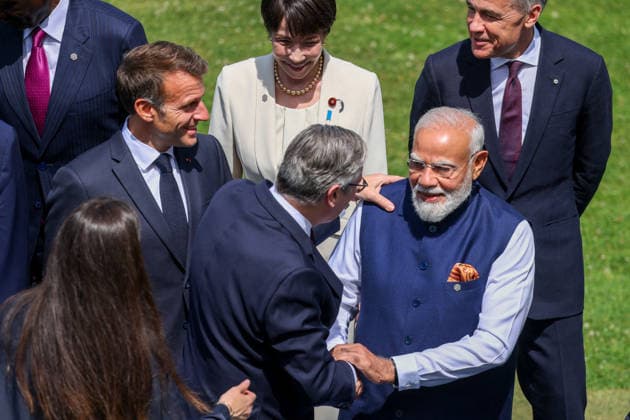 G7 Summit - Family Photo - Evian French President Emmanuel Macron, Japanese Prime Minister Sanae Takaichi, UK Prime Minister Sir Keir Starmer and Indian Prime Minister Narendra Modi during a family photo at the G7 summit in Evian, France, on Tuesday June 16, 2026. Photo by Dominique Jacovides Pool ABACAPRESS.COM Evian France  Copyright: xJacovidesxDominique Pool ABACAx