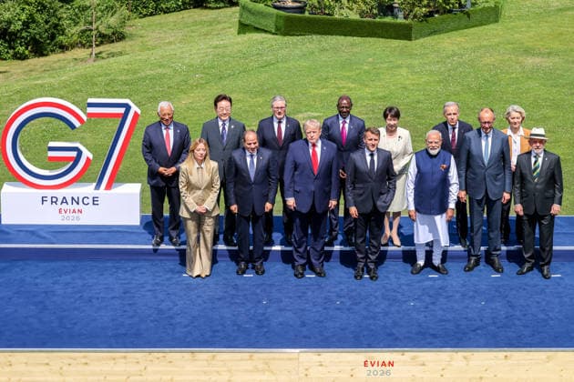 G7 Summit - Family Photo - Evian European Council President Antonio Costa, Italian Prime Minister Giorgia Meloni, South Korean President Lee Jae Myung, Egyptian President Abdel Fattah al-Sisi, Prime Minister Sir Keir Starmer, U.S. President Donald Trump, Kenyan President William Ruto, French President Emmanuel Macron, Japanese Prime Minister Sanae Takaichi, Indian Prime Minister Narendra Modi, Canadian Prime Minister Mark Carney, German Chancellor Friedrich Merz, European Commission President Ursula von der Leyen and Brazilian President Luiz Inacio Lula da Silva during a family photo at the G7 summit in Evian, France, on Tuesday June 16, 2026. Photo by Dominique Jacovides Pool ABACAPRESS.COM Evian France  Copyright: xJacovidesxDominique Pool ABACAx