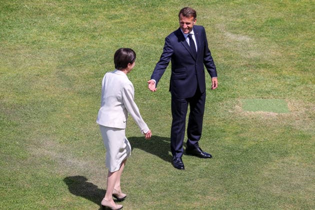 G7 Summit - Family Photo - Evian Japanese Prime Minister Sanae Takaichi and French President Emmanuel Macron during a family photo at the G7 summit in Evian, France, on Tuesday June 16, 2026. Photo by Dominique Jacovides Pool ABACAPRESS.COM Evian France  Copyright: xJacovidesxDominique Pool ABACAx
