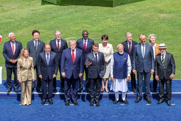 G7 Summit - Family Photo - Evian European Council President Antonio Costa, Italian Prime Minister Giorgia Meloni, South Korean President Lee Jae Myung, Egyptian President Abdel Fattah al-Sisi, Prime Minister Sir Keir Starmer, U.S. President Donald Trump, Kenyan President William Ruto, French President Emmanuel Macron, Japanese Prime Minister Sanae Takaichi, Indian Prime Minister Narendra Modi, Canadian Prime Minister Mark Carney, German Chancellor Friedrich Merz, European Commission President Ursula von der Leyen and Brazilian President Luiz Inacio Lula da Silva during a family photo at the G7 summit in Evian, France, on Tuesday June 16, 2026. Photo by Dominique Jacovides Pool ABACAPRESS.COM Evian France  Copyright: xJacovidesxDominique Pool ABACAx