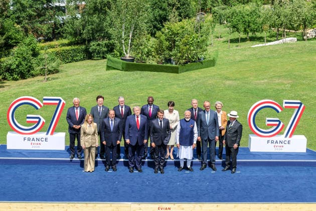 G7 Summit - Family Photo - Evian European Council President Antonio Costa, Italian Prime Minister Giorgia Meloni, South Korean President Lee Jae Myung, Egyptian President Abdel Fattah al-Sisi, Prime Minister Sir Keir Starmer, U.S. President Donald Trump, Kenyan President William Ruto, French President Emmanuel Macron, Japanese Prime Minister Sanae Takaichi, Indian Prime Minister Narendra Modi, Canadian Prime Minister Mark Carney, German Chancellor Friedrich Merz, European Commission President Ursula von der Leyen and Brazilian President Luiz Inacio Lula da Silva during a family photo at the G7 summit in Evian, France, on Tuesday June 16, 2026. Photo by Dominique Jacovides Pool ABACAPRESS.COM Evian France  Copyright: xJacovidesxDominique Pool ABACAx