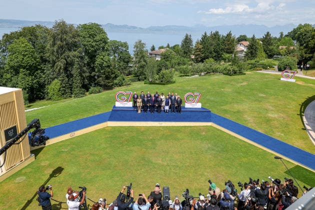 G7 Summit - Family Photo - Evian European Council President Antonio Costa, Italian Prime Minister Giorgia Meloni, South Korean President Lee Jae Myung, Egyptian President Abdel Fattah al-Sisi, Prime Minister Sir Keir Starmer, U.S. President Donald Trump, Kenyan President William Ruto, French President Emmanuel Macron, Japanese Prime Minister Sanae Takaichi, Indian Prime Minister Narendra Modi, Canadian Prime Minister Mark Carney, German Chancellor Friedrich Merz, European Commission President Ursula von der Leyen and Brazilian President Luiz Inacio Lula da Silva during a family photo at the G7 summit in Evian, France, on Tuesday June 16, 2026. Photo by Dominique Jacovides Pool ABACAPRESS.COM Evian France  Copyright: xJacovidesxDominique Pool ABACAx