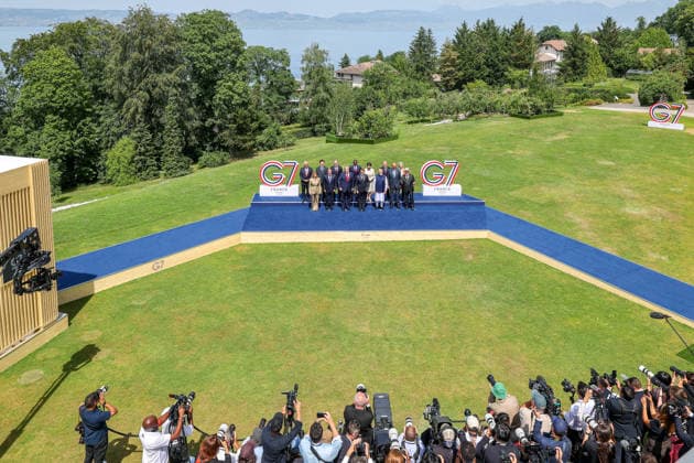 G7 Summit - Family Photo - Evian European Council President Antonio Costa, Italian Prime Minister Giorgia Meloni, South Korean President Lee Jae Myung, Egyptian President Abdel Fattah al-Sisi, Prime Minister Sir Keir Starmer, U.S. President Donald Trump, Kenyan President William Ruto, French President Emmanuel Macron, Japanese Prime Minister Sanae Takaichi, Indian Prime Minister Narendra Modi, Canadian Prime Minister Mark Carney, German Chancellor Friedrich Merz, European Commission President Ursula von der Leyen and Brazilian President Luiz Inacio Lula da Silva during a family photo at the G7 summit in Evian, France, on Tuesday June 16, 2026. Photo by Dominique Jacovides Pool ABACAPRESS.COM Evian France  Copyright: xJacovidesxDominique Pool ABACAx