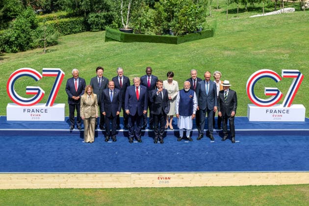 G7 Summit - Family Photo - Evian European Council President Antonio Costa, Italian Prime Minister Giorgia Meloni, South Korean President Lee Jae Myung, Egyptian President Abdel Fattah al-Sisi, Prime Minister Sir Keir Starmer, U.S. President Donald Trump, Kenyan President William Ruto, French President Emmanuel Macron, Japanese Prime Minister Sanae Takaichi, Indian Prime Minister Narendra Modi, Canadian Prime Minister Mark Carney, German Chancellor Friedrich Merz, European Commission President Ursula von der Leyen and Brazilian President Luiz Inacio Lula da Silva during a family photo at the G7 summit in Evian, France, on Tuesday June 16, 2026. Photo by Dominique Jacovides Pool ABACAPRESS.COM Evian France  Copyright: xJacovidesxDominique Pool ABACAx