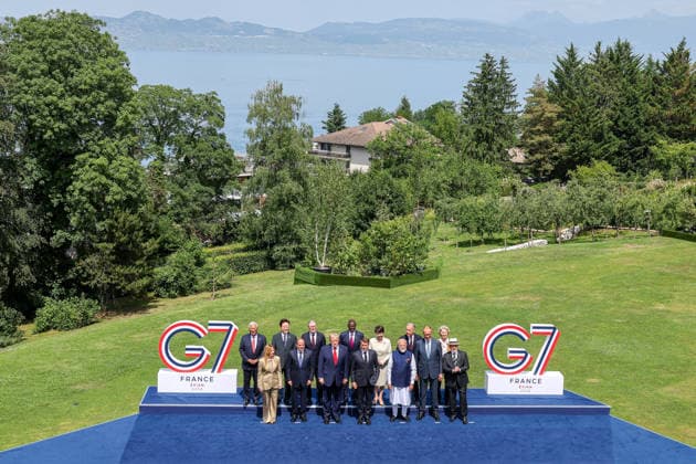G7 Summit - Family Photo - Evian European Council President Antonio Costa, Italian Prime Minister Giorgia Meloni, South Korean President Lee Jae Myung, Egyptian President Abdel Fattah al-Sisi, Prime Minister Sir Keir Starmer, U.S. President Donald Trump, Kenyan President William Ruto, French President Emmanuel Macron, Japanese Prime Minister Sanae Takaichi, Indian Prime Minister Narendra Modi, Canadian Prime Minister Mark Carney, German Chancellor Friedrich Merz, European Commission President Ursula von der Leyen and Brazilian President Luiz Inacio Lula da Silva during a family photo at the G7 summit in Evian, France, on Tuesday June 16, 2026. Photo by Dominique Jacovides Pool ABACAPRESS.COM Evian France  Copyright: xJacovidesxDominique Pool ABACAx