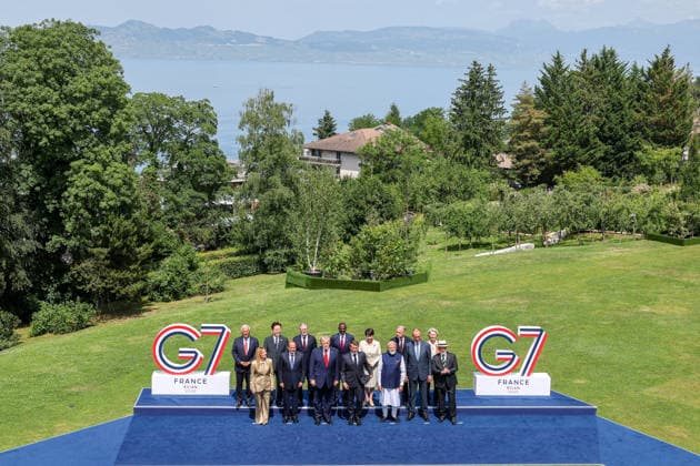 G7 Summit - Family Photo - Evian European Council President Antonio Costa, Italian Prime Minister Giorgia Meloni, South Korean President Lee Jae Myung, Egyptian President Abdel Fattah al-Sisi, Prime Minister Sir Keir Starmer, U.S. President Donald Trump, Kenyan President William Ruto, French President Emmanuel Macron, Japanese Prime Minister Sanae Takaichi, Indian Prime Minister Narendra Modi, Canadian Prime Minister Mark Carney, German Chancellor Friedrich Merz, European Commission President Ursula von der Leyen and Brazilian President Luiz Inacio Lula da Silva during a family photo at the G7 summit in Evian, France, on Tuesday June 16, 2026. Photo by Dominique Jacovides Pool ABACAPRESS.COM Evian France  Copyright: xJacovidesxDominique Pool ABACAx