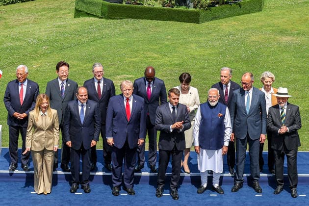 G7 Summit - Family Photo - Evian European Council President Antonio Costa, Italian Prime Minister Giorgia Meloni, South Korean President Lee Jae Myung, Egyptian President Abdel Fattah al-Sisi, Prime Minister Sir Keir Starmer, U.S. President Donald Trump, Kenyan President William Ruto, French President Emmanuel Macron, Japanese Prime Minister Sanae Takaichi, Indian Prime Minister Narendra Modi, Canadian Prime Minister Mark Carney, German Chancellor Friedrich Merz, European Commission President Ursula von der Leyen and Brazilian President Luiz Inacio Lula da Silva during a family photo at the G7 summit in Evian, France, on Tuesday June 16, 2026. Photo by Dominique Jacovides Pool ABACAPRESS.COM Evian France  Copyright: xJacovidesxDominique Pool ABACAx