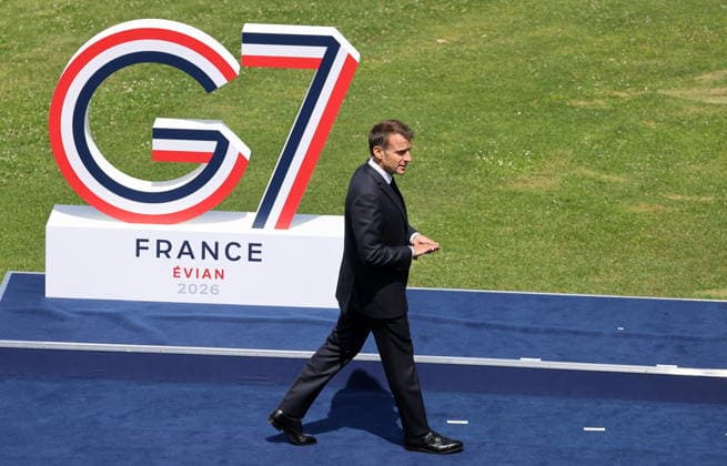 French President Emmanuel Macron welcomes the invited heads of state and government of Brazil, India, and Kenya for the official greeting ahead of a working lunch as part of the G7 summit, in Évian, France, on June 16, 2026. Dominique Jacovides, Bestimage, Évian-les-Bains, France,detected_source_language  Copyright: xDOMINIQUExJACOVIDESx xBESTIMAGExDOMINIQUExJACOVIDESx xBESTIMAGEx