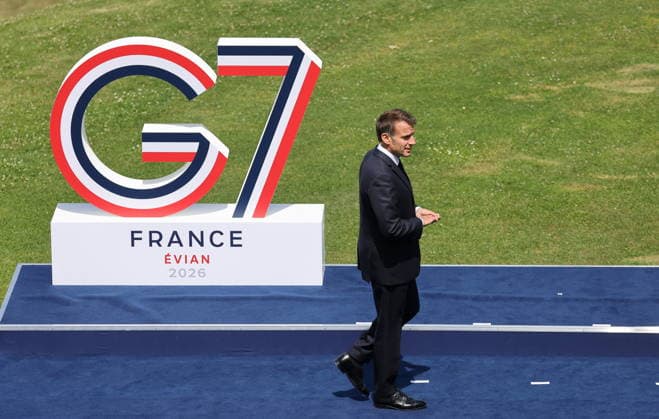 French President Emmanuel Macron welcomes the invited heads of state and government of Brazil, India, and Kenya for the official greeting ahead of a working lunch as part of the G7 summit, in Évian, France, on June 16, 2026. Dominique Jacovides, Bestimage, Évian-les-Bains, France,detected_source_language  Copyright: xDOMINIQUExJACOVIDESx xBESTIMAGExDOMINIQUExJACOVIDESx xBESTIMAGEx