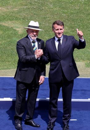 French President Emmanuel Macron welcomes Brazilian President Luiz Inácio Lula da Silva for the official greeting ahead of a working lunch as part of the G7 summit, in Évian, France, on June 16, 2026. Dominique Jacovides, Bestimage, Évian-les-Bains, France,detected_source_language  Copyright: xDOMINIQUExJACOVIDESx xBESTIMAGExDOMINIQUExJACOVIDESx xBESTIMAGEx