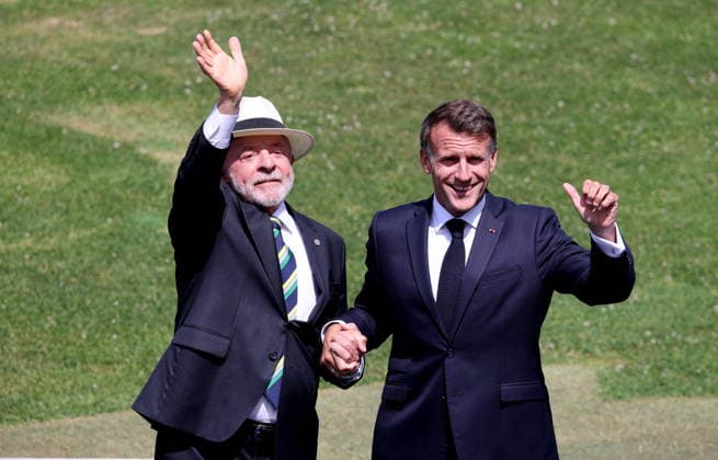 French President Emmanuel Macron welcomes Brazilian President Luiz Inácio Lula da Silva for the official greeting ahead of a working lunch as part of the G7 summit, in Évian, France, on June 16, 2026. Dominique Jacovides, Bestimage, Évian-les-Bains, France,detected_source_language  Copyright: xDOMINIQUExJACOVIDESx xBESTIMAGExDOMINIQUExJACOVIDESx xBESTIMAGEx