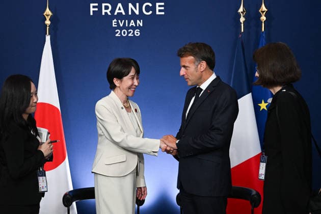 French President Emmanuel Macron and Japanese Prime Minister Sanae Takaichi during a bilateral meeting at the G7 summit at the Hotel Royal in Évian-les-Bains, France, on June 16, 2026. Ammar Abd Rabbo, Pool Bestimage, Évian-les-Bains, France,detected_source_language  Copyright: xAmmarxAbdxRabbo Pool BestimagexAmmarxAbdxRabbo Pool Bestimagex