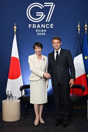 French President Emmanuel Macron and Japanese Prime Minister Sanae Takaichi during a bilateral meeting at the G7 summit at the Hotel Royal in Évian-les-Bains, France, on June 16, 2026. Ammar Abd Rabbo, Pool Bestimage, Évian-les-Bains, France,detected_source_language  Copyright: xAmmarxAbdxRabbo Pool BestimagexAmmarxAbdxRabbo Pool Bestimagex