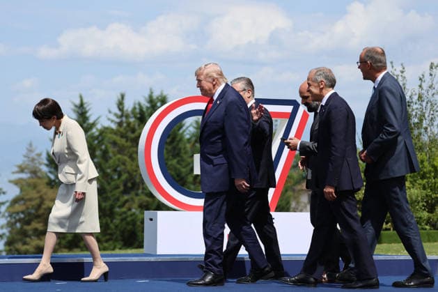 Japan’s Prime Minister Sanae Takaichi, U.S. President Donald Trump, Britain’s Prime Minister Keir Starmer, Canada’s Prime Minister Mark Carney, and Germany’s Chancellor Friedrich Merz take their places for a group photo during the G7 summit in Evian, eastern France, on June 16, 2026. A G7 summit is scheduled to take place June 15–17 in the French town of Évian-les-Bains, near Switzerland, and will be attended by national leaders, as well as the EU’s foreign policy chief and ministers from Brazil, Canada, the United Arab Emirates, and Turkey. Ludovic Marin Pool Bestimage Évian-les-Bains, France,detected_source_language  Copyright: xLudovicxMarin Pool BestimagexLudovicxMarin Pool Bestimagex