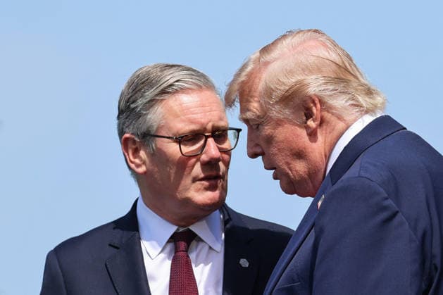 British Prime Minister Keir Starmer and U.S. President Donald Trump speak during a group photo at the G7 summit in Evian, eastern France, on June 16, 2026. A G7 summit is scheduled to take place June 15–17 in the French town of Évian-les-Bains, near Switzerland, and will be attended by national leaders, as well as the EU’s foreign policy chief and ministers from Brazil, Canada, the United Arab Emirates, and Turkey. Ludovic Marin Pool Bestimage Évian-les-Bains, France,detected_source_language  Copyright: xLudovicxMarin Pool BestimagexLudovicxMarin Pool Bestimagex