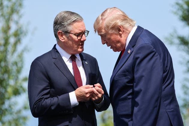 British Prime Minister Keir Starmer and U.S. President Donald Trump speak during a group photo at the G7 summit in Evian, eastern France, on June 16, 2026. A G7 summit is scheduled to take place June 15–17 in the French town of Évian-les-Bains, near Switzerland, and will be attended by national leaders, as well as the EU’s foreign policy chief and ministers from Brazil, Canada, the United Arab Emirates, and Turkey. Ludovic Marin Pool Bestimage Évian-les-Bains, France,detected_source_language  Copyright: xLudovicxMarin Pool BestimagexLudovicxMarin Pool Bestimagex