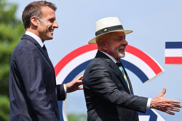 French President Emmanuel Macron (left) and Brazilian President Luiz Inácio Lula da Silva react during a group photo as part of the G7 summit in Évian, eastern France, on June 16, 2026. A G7 summit is scheduled to take place June 15–17 in the French town of Évian-les-Bains, near Switzerland, and will be attended by national leaders as well as the EU’s foreign policy chief and ministers from Brazil, Canada, the United Arab Emirates, and Turkey. Ludovic Marin, Pool Bestimage, Évian-les-Bains, France,detected_source_language  Copyright: xLudovicxMarin Pool BestimagexLudovicxMarin Pool Bestimagex