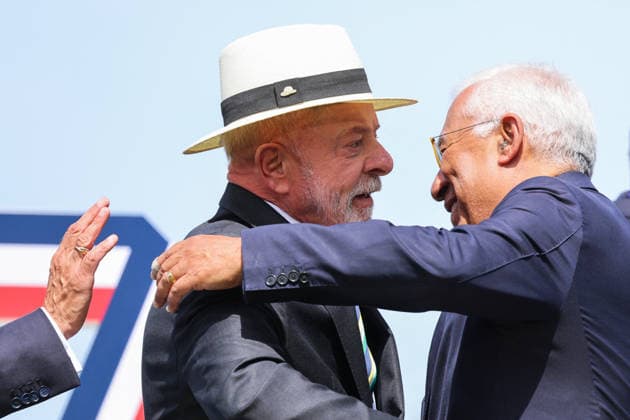 Brazilian President Luiz Inácio Lula da Silva greets European Council President Antonio Costa during a group photo as part of the G7 summit in Évian, eastern France, on June 16, 2026. A G7 summit is scheduled to take place June 15–17 in the French town of Évian-les-Bains, near Switzerland, and will be attended by national leaders as well as the EU’s foreign policy chief and ministers from Brazil, Canada, the United Arab Emirates, and Turkey. Ludovic Marin Pool Bestimage Évian-les-Bains, France,detected_source_language  Copyright: xLudovicxMarin Pool BestimagexLudovicxMarin Pool Bestimagex