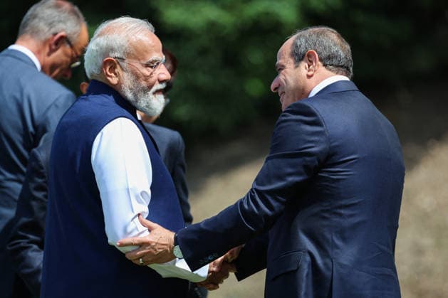 Indias Prime Minister Narendra Modi and Egypts President Abdel Fattah al-Sisi shake hands during a group photo at the G7 summit in Evian, eastern France, on June 16, 2026. A G7 summit is scheduled to take place June 15–17 in the French town of Évian-les-Bains, near Switzerland, and will be attended by national leaders, as well as the EU’s foreign policy chief and ministers from Brazil, Canada, the United Arab Emirates, and Turkey. Ludovic Marin Pool Bestimage Évian-les-Bains, France,detected_source_language  Copyright: xLudovicxMarin Pool BestimagexLudovicxMarin Pool Bestimagex