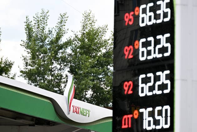 Russia Tatneft Fuel Restrictions 9190128 16.06.2026 A view shows a fuel price board at a Tatneft petrol station in Kazan, Republic of Tatarstan, Russia. Russian oil producer Tatneft is aimposing restrictions on â the sale of petrol and diesel at all its ‹stations â across Russia following an attack on its refinery in Tatarstan last week. Sergey Bobylev Sputnik Kazan Republic of Tatarstan Russia  Copyright: xSergeyxBobylevx