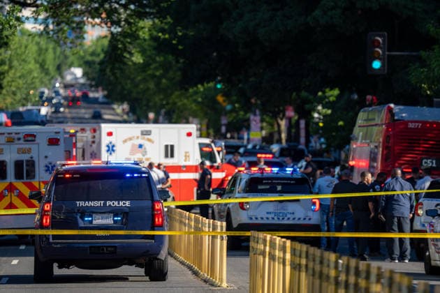 June 16, 2026, Washington, Dc, United States: Police offers shot and killed a man on a MetroÃ¢â‚¬â ¢s who was the suspect in a homicide at a nearby bus stop in the Tenleytown neighborhood of Washington, D.C. on June 16, 2026. Washington United States - ZUMAl312 20260616_znp_l312_001 Copyright: xAndrewxLeydenx