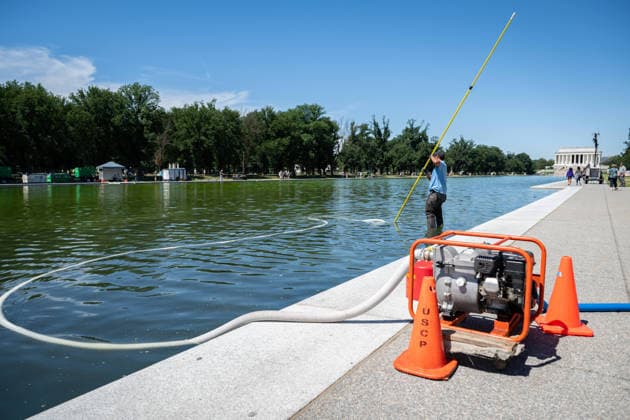 June 16, 2026, Washington, District Of Columbia, United States: A worker uses a vacuum system to remove green algae from the Lincoln Memorial Reflecting Pool in Washington, D.C. The algae appeared shortly after the historic pool was refilled following a major rehabilitation project as maintenance and cleanup efforts continue. Washington United States - ZUMAk206 20260616_znp_k206_008 Copyright: xMattxKaminskyx