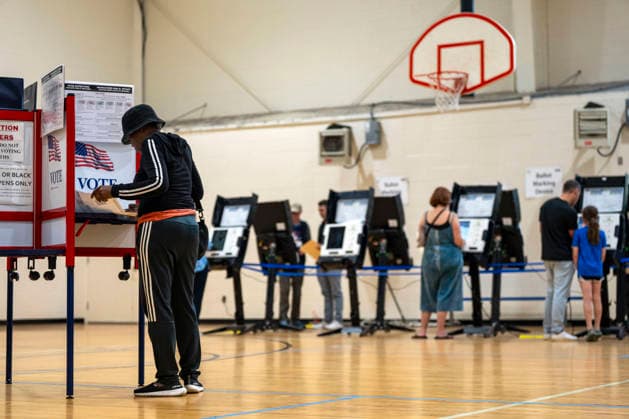 People vote in Washington DC s 2026 primary elections at Sherwood Recreation Center on Tuesday, June 16, 2026. The two front-runners to succeed current DC Mayor Muriel Bowser are Kenyan McDuffie, a moderate with support from many of Bowser s cabinet, and Janeese Lewis George, democratic socialist who built her campaign around organized labor.  WAP20260616322 BONNIExCASH