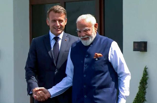 RECORD DATE NOT STATED French Prez Emmanuel Macron welcomes PM Modi at the venue of the G7 Summit Evian, France , Jun 16 (ANI): French President Emmanuel Macron welcomes Prime Minister Narendra Modi at the venue of the G7 Summit 2026, in Evian on Tuesday. (DD ANI Video Grab) Evian France Copyright: xANIx ANI_20260616274