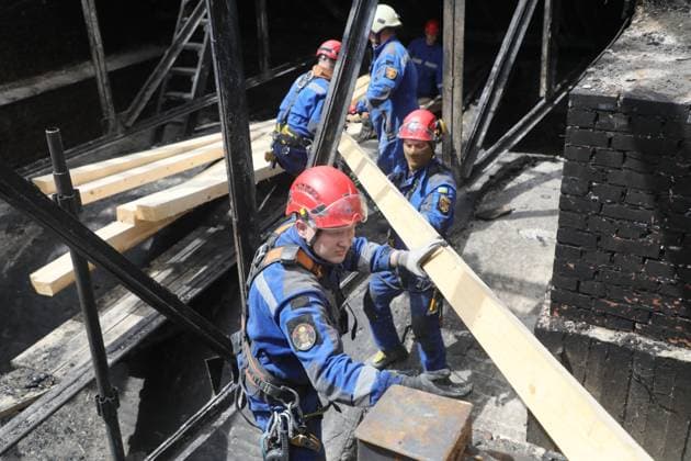 Rescuers from the Mobile Rapid Response Rescue Centre of the State Emergency Service of Ukraine construct a temporary protective cover over the destroyed roof of the Dormition Cathedral of the Kyiv Pechersk Lavra, which was hit by a Russian drone during a massive attack on the Ukrainian capital on Monday night, June 15, Kyiv, Ukraine, June 16, 2026. The strike triggered a large-scale fire that covered about 800 sq m and damaged 80% of the roof structure. (Photo by Yuliia Ovsiannikova Ukrinform) Briefing on aftermath of Russian attack on cultural heritage sites of Kyiv  Copyright: xYuliiaxOvsiannikovax