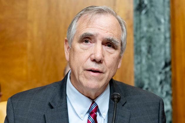 June 16, 2026, Washington, District Of Columbia, USA: U.S. Senator JEFF MERKLEY (D-OR) speaking at a hearing of the Senate Budget committee at the U.S. Capitol in Washington, D.C. Washington USA  - ZUMAb161 20260616_aap_b161_002 Copyright: xMichaelxBrochsteinx