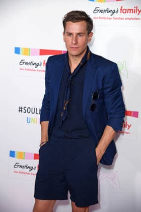 Lukas Sauer bei der ERNSTING™S FAMILY FASHION SHOW HERBST WINTER 2026 im Empire Riverside Hotel in Hamburg am 16.06.2026 *** Lukas Sauer at the ERNSTING™S FAMILY FASHION SHOW FALL WINTER 2026 at the Empire Riverside Hotel in Hamburg on June 16, 2026 ,detected_source_language