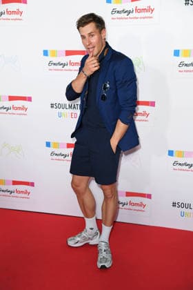 Lukas Sauer bei der ERNSTING™S FAMILY FASHION SHOW HERBST WINTER 2026 im Empire Riverside Hotel in Hamburg am 16.06.2026 *** Lukas Sauer at the ERNSTING™S FAMILY FASHION SHOW FALL WINTER 2026 at the Empire Riverside Hotel in Hamburg on June 16, 2026 ,detected_source_language