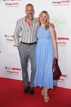 Felix Adergold mit Freundin Charlotte Weise bei der ERNSTING™S FAMILY FASHION SHOW HERBST WINTER 2026 im Empire Riverside Hotel in Hamburg am 16.06.2026 *** Felix Adergold with his girlfriend Charlotte Weise at the ERNSTING™S FAMILY FASHION SHOW FALL WINTER 2026 at the Empire Riverside Hotel in Hamburg on June 16, 2026 ,detected_source_language