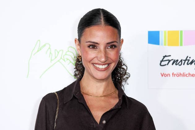 Nadine Menz bei der ERNSTING™S FAMILY FASHION SHOW HERBST WINTER 2026 im Empire Riverside Hotel in Hamburg am 16.06.2026 *** Nadine Menz at the ERNSTING™S FAMILY FASHION SHOW FALL WINTER 2026 at the Empire Riverside Hotel in Hamburg on June 16, 2026 ,detected_source_language