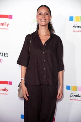 Nadine Menz bei der ERNSTING™S FAMILY FASHION SHOW HERBST WINTER 2026 im Empire Riverside Hotel in Hamburg am 16.06.2026 *** Nadine Menz at the ERNSTING™S FAMILY FASHION SHOW FALL WINTER 2026 at the Empire Riverside Hotel in Hamburg on June 16, 2026 ,detected_source_language