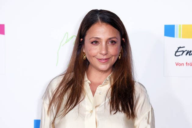 Arzu Bazman bei der ERNSTING™S FAMILY FASHION SHOW HERBST WINTER 2026 im Empire Riverside Hotel in Hamburg am 16.06.2026 *** Arzu Bazman at the ERNSTING™S FAMILY FASHION SHOW FALL WINTER 2026 at the Empire Riverside Hotel in Hamburg on June 16, 2026 ,detected_source_language